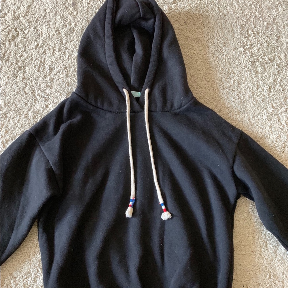 Black cropped hoodie